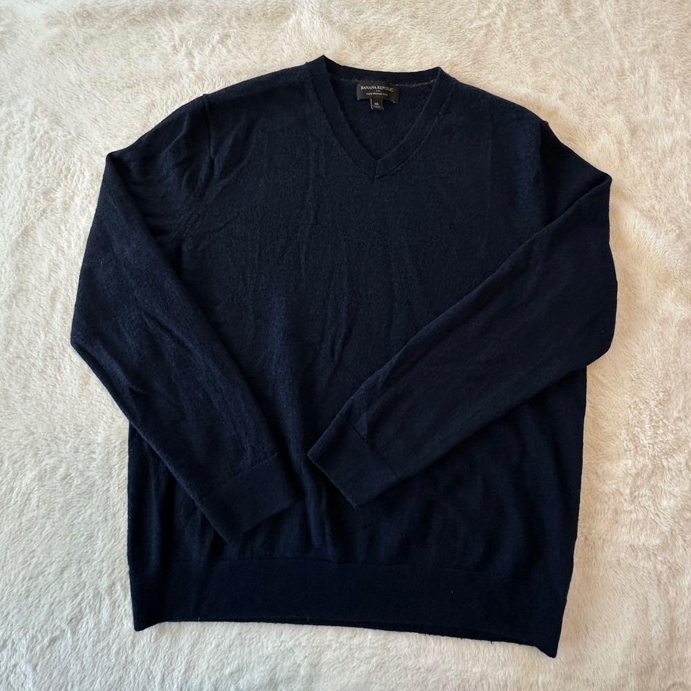 Banana Republic Mens XL Navy Blue 100% Merino Wool V-Neck Lightweight Sweater